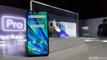 Realme 5 Pro mengusung layar berukuran 6,3 inci dengan resolusi 1080x2340 pixel. Foto: detikINET/Anggoro Suryo Jati