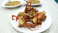 Bisnis kuliner memang jadi salah satu bidang usaha yang tak pernah sepi peminat. Beragam makanan khas dari berbagai daerah di Indonesia diracik dan dipadupadankan dengan beragam bahan makanan lain yang membuat para pengunjung penasaran untuk mencicipinya.
