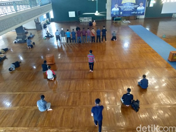 Sidiq sendiri tidak tahu menahu soal Loji Saint Jan. Sekarang selain untuk ibadah, masjid ini sering digelar pengajian bagi para jamaah. (Dony Indra Ramadhan/detikcom) Sidiq sendiri tidak tahu menahu soal Loji Saint Jan. Sekarang selain untuk ibadah, masjid ini sering digelar pengajian bagi para jamaah. (Dony Indra Ramadhan/detikcom)