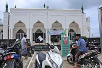 Masjid di Pusat Kota Sinabang