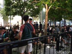 Rela Begadang Demi iPhone 11 di Singapura