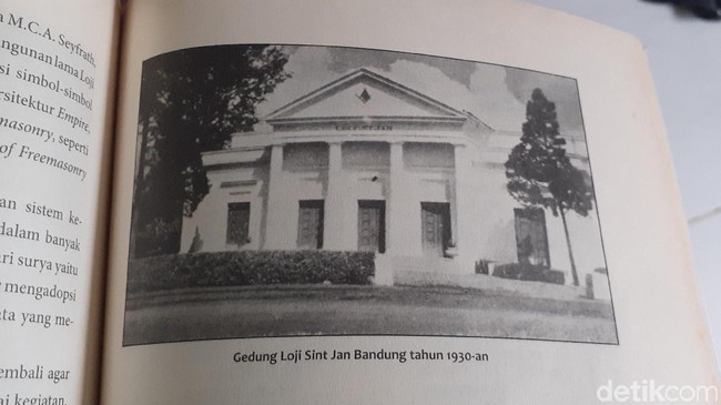 Sejarah Masjid Al Ukhuwah: Dulu Disebut Gedung Setan Freemason