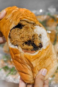 Karena Buta Roti Dagangan Nenek Ini Selalu Dicuri Orang