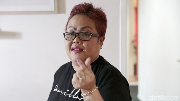 Kenalan Lebih Dekat dengan Bude Sumiyati yang Kocak
