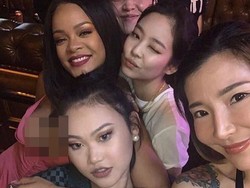 Jennie BLACKPINK Dipeluk Rihanna di Governors Ball 2026, Dari Fans Jadi Bestie