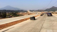 Sebagian ruas tol telah dibeton.