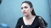 Baby pun mengatakan jika dirinya agak jaga jarak dari Sule dan saat ini komedian tersebut juga dekat dengan Naomi Zaskia. Pool/Palevi S/detikFoto.