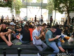 Rela Begadang Demi iPhone 11 di Singapura