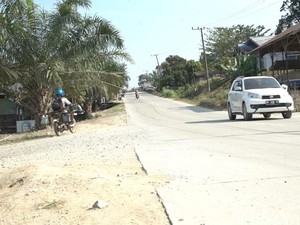 Menjajal Jalan ke Titik Ibu Kota Baru RI yang Rusak dan Berbatu