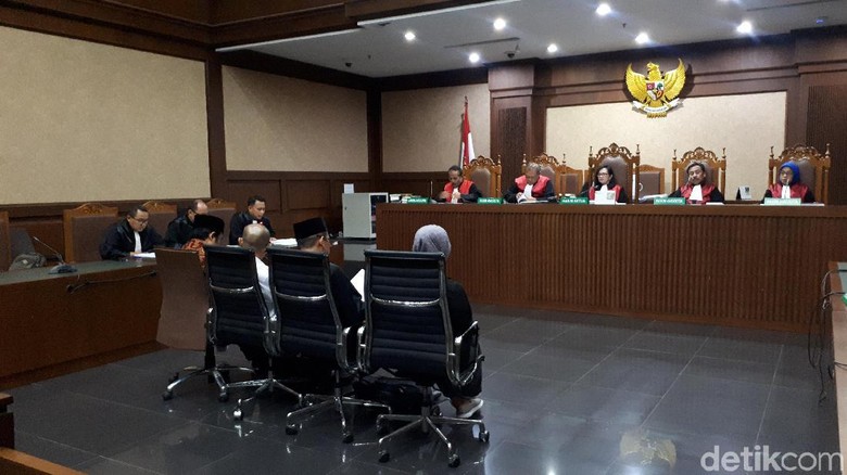 4 Anggota DPRD Lampung Tengah Didakwa Terima Suap Rp 6 M dari Eks Bupati 4 Anggota DPRD Lampung Tengah Didakwa Terima Suap Rp 6 M dari Eks Bupati