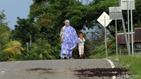 Dana yang ia dapatkan dari Program Keluarga Harapan tersebut ia gunakan untuk memenuhi kebutuhan hidup keluarga dan membeli keperluan sekolah anak-anaknya.