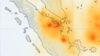 Tampak juga kebakaran hutan di Provinsi Riau di Sumatera, yang asapnya sampai ke Singapura (dok NASA)