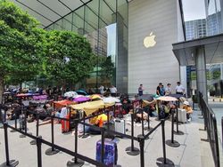 Panas Terik Tak Halangi Apple Fanboy Antre iPhone 11