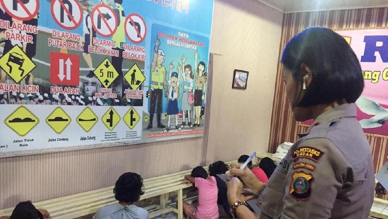 Polisi Amankan 5 Orang Terkait Dugaan Eksploitasi Anak di Medan Polisi Amankan 5 Orang Terkait Dugaan Eksploitasi Anak di Medan