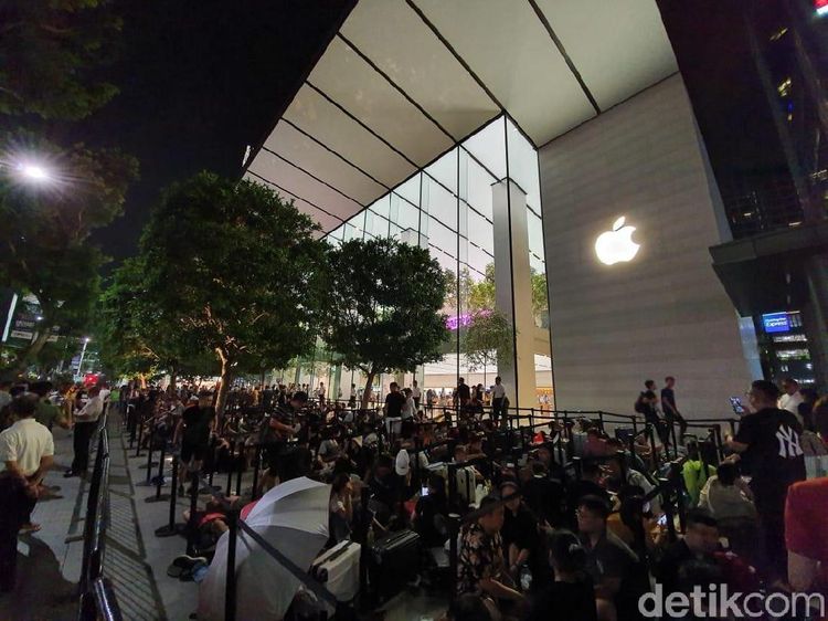 Rela Begadang Demi iPhone 11 di Singapura