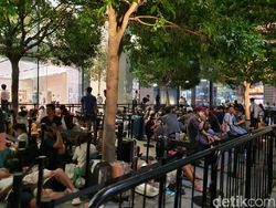 Rela Begadang Demi iPhone 11 di Singapura