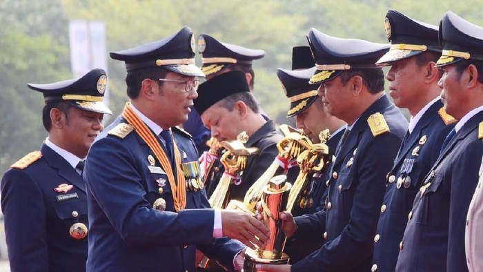Ridwan Kamil Beri 17 Penghargaan dalam Perayaan Hari Perhubungan