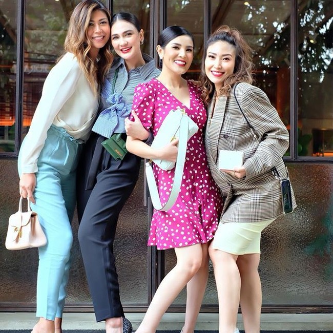 Tren tas Jacquemus ini tentunya juga merambah artis Indonesia. Luna Maya terlihat memakai tas Jacquemus seri Le Chiquito Mini saat menggelar peluncuran lini kosmetiknya pada Agustus 2019. Foto: Instagram