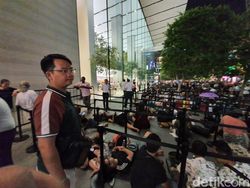 Rela Begadang Demi iPhone 11 di Singapura