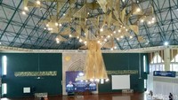 Interior Masjid Al Ukhuwah. Menurut Ketua harian DKM Masjid Al Ukhuwah M Sidiq Hasan, masjid ini dibangun pada tahun 1998. (Dony Indra Ramadhan/detikcom)