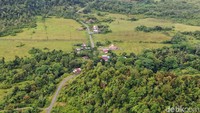 Pembangunan infrastruktur di salah satu pulau terluar Indonesia ini pun terus dilakukan. Salah satunya untuk membantu menggerakkan roda perekonomian warga di wilayah tersebut.