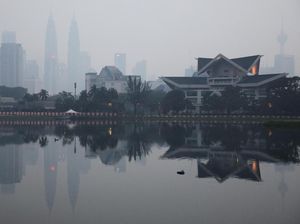 Kabut Asap Makin Parah, Malaysia Tutup Sekolah-Siapkan Hujan Buatan