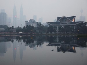 Kabut Asap Makin Parah, Malaysia Tutup Sekolah-Siapkan Hujan Buatan