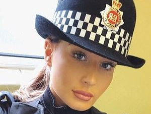 Lakukan Aksi Heroik, Polwan Cantik Malah Dibanjiri Komentar Seksis