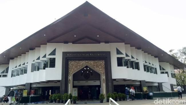 Sejarah Masjid Al Ukhuwah: Dulu Disebut Gedung Setan Freemason