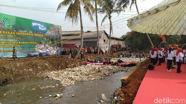 Sejumlah sampah sudah dibersihkan