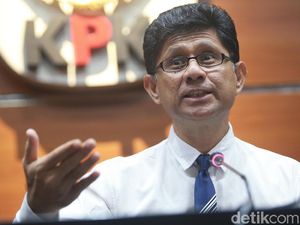 Siasat Eks Bupati Cirebon Cuci Rp 51 M: Beli Tanah dan 7 Mobil