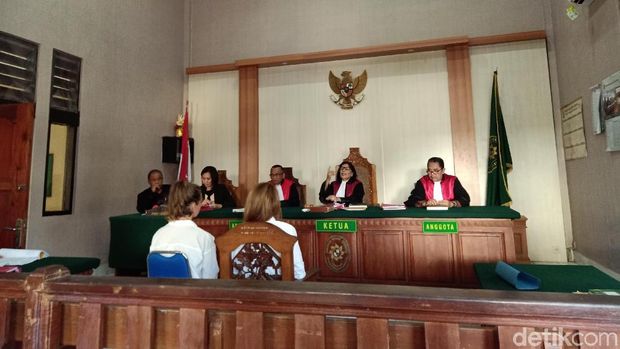 Sidang kembali dilanjutkan