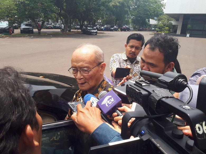 Bahas Kabinet dengan Jokowi, Buya Syafii: Jangan yang Bikin Kacau Bahas Kabinet dengan Jokowi, Buya Syafii: Jangan yang Bikin Kacau
