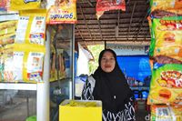 Sri Wahyuni, nasabah Bank BRI sekaligus pemilik warung (Randy/detikcom)