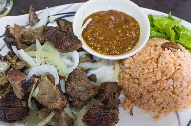 Menu Eksotis! Sup Daun dan Sate Afrika di Dekat Halte Tanah Abang