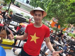 Panas Terik Tak Halangi Apple Fanboy Antre iPhone 11