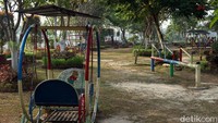 Taman ini juga sangat Family Friendly karena ada banyak mainan buat anak-anak. Seru deh! (Foto: Wahyu Setyo Widodo/detikcom)