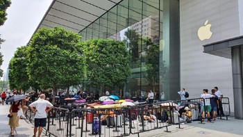 Apple Orchard akan membuka tokonya esok hari pukul 08.00 waktu setempat. Foto: detikINET/Adi Fida Rahman