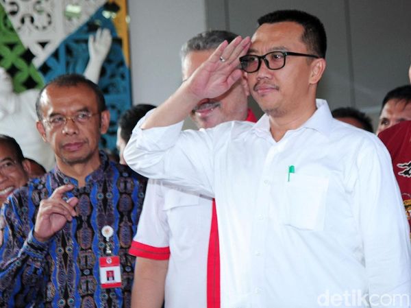 Ekspresi Imam Nahrawi Saat Umumkan Mundur dari Menpora