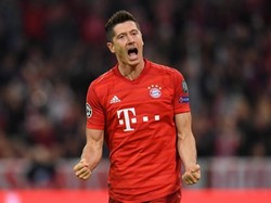 12 menit juga waktu yang dibutuhkan Robert Lewandowski saat mencetak hat-trick kemenangan Bayern Munich 6-0 atas Crvena Zvezda pada musim 2019/2020. (Foto: Christof Stache / AFP)