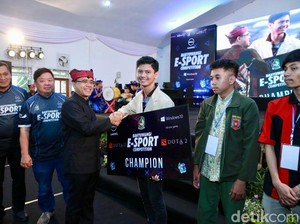 Bupati Anas Dorong Anak Muda Banyuwangi Geluti eSport Secara Profesional