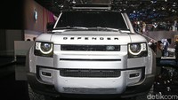 Mobil menggunakan arsitektur D7x  yang menggunakan konstruksi aluminium monokok yang ringan namun sangat kaku.