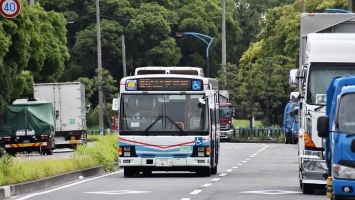 Ilustrasi bus di Jepang