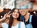 Posting Foto Pose Seperti Ini Berbahaya, Sidik Jari Bisa Dicuri