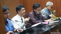 Setelah kami teliti lagi, Dewan Pengawas ini penegak hukum atau bukan itu tidak jelas dikatakan (dalam UU). Jadi siapa yang atur kendali di KPK? kata Syarif.