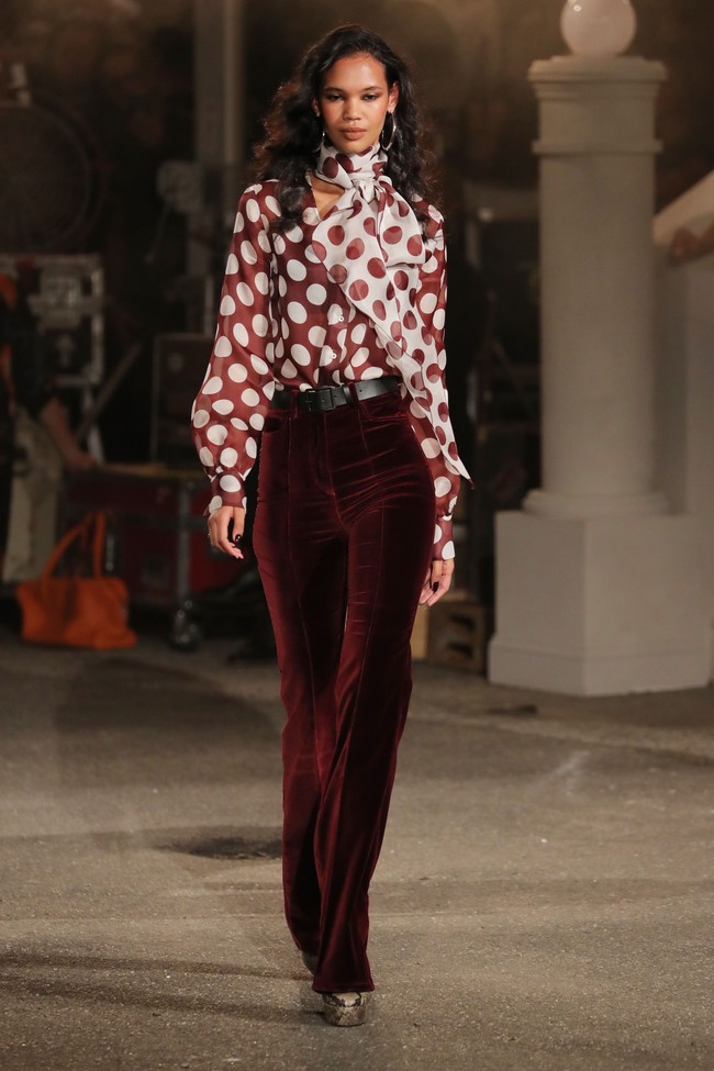 Fashion show koleksi ready to wear fall/winter 2019 Tommy Hilfiger di New York Fashion Week yang digelar di Apollo theater, New York, Minggu (8/9/2019). Photo by Thomas Concordia/Getty Images.