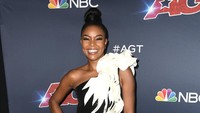 Gabrielle Union tampil cantik menawan dengan busana hitam-putih. Frazer Harrison/Getty Images