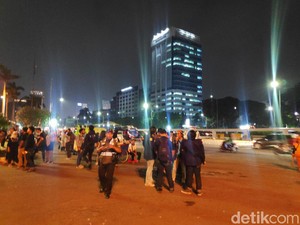 Massa Tolak RUU KUHP Bubar, Lalin Depan DPR Kembali Dibuka