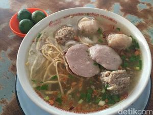 Hangatkan Badan Siang Ini dengan Semangkuk Bakso Gepeng