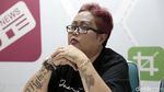 Bude Sumiyati, Antara Bidadari dan Danilla Riyadi